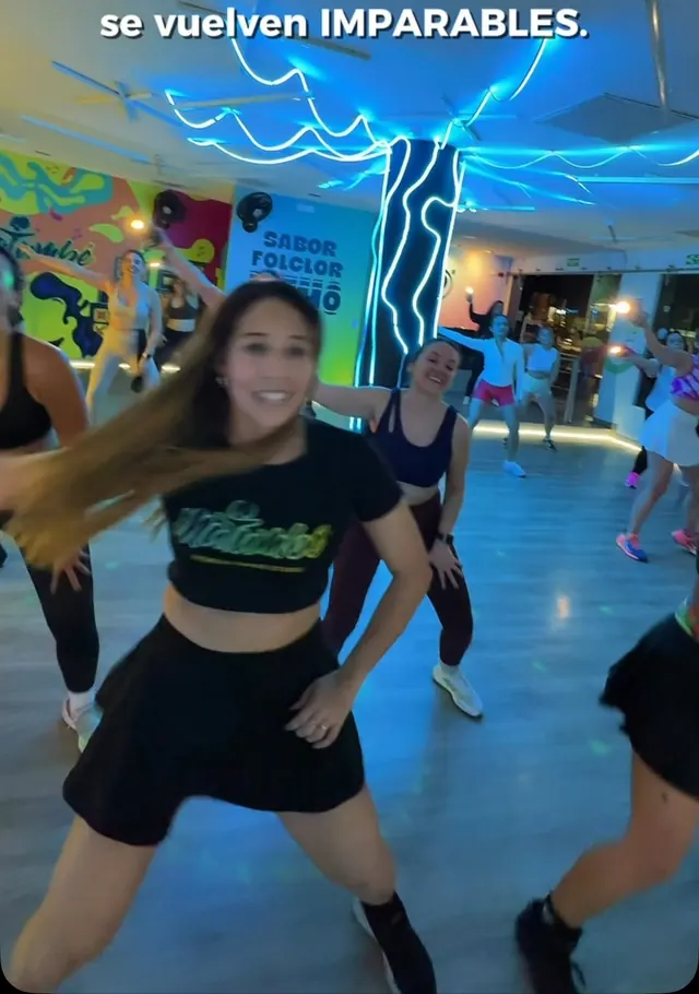 Alumnas bailando en el estudio