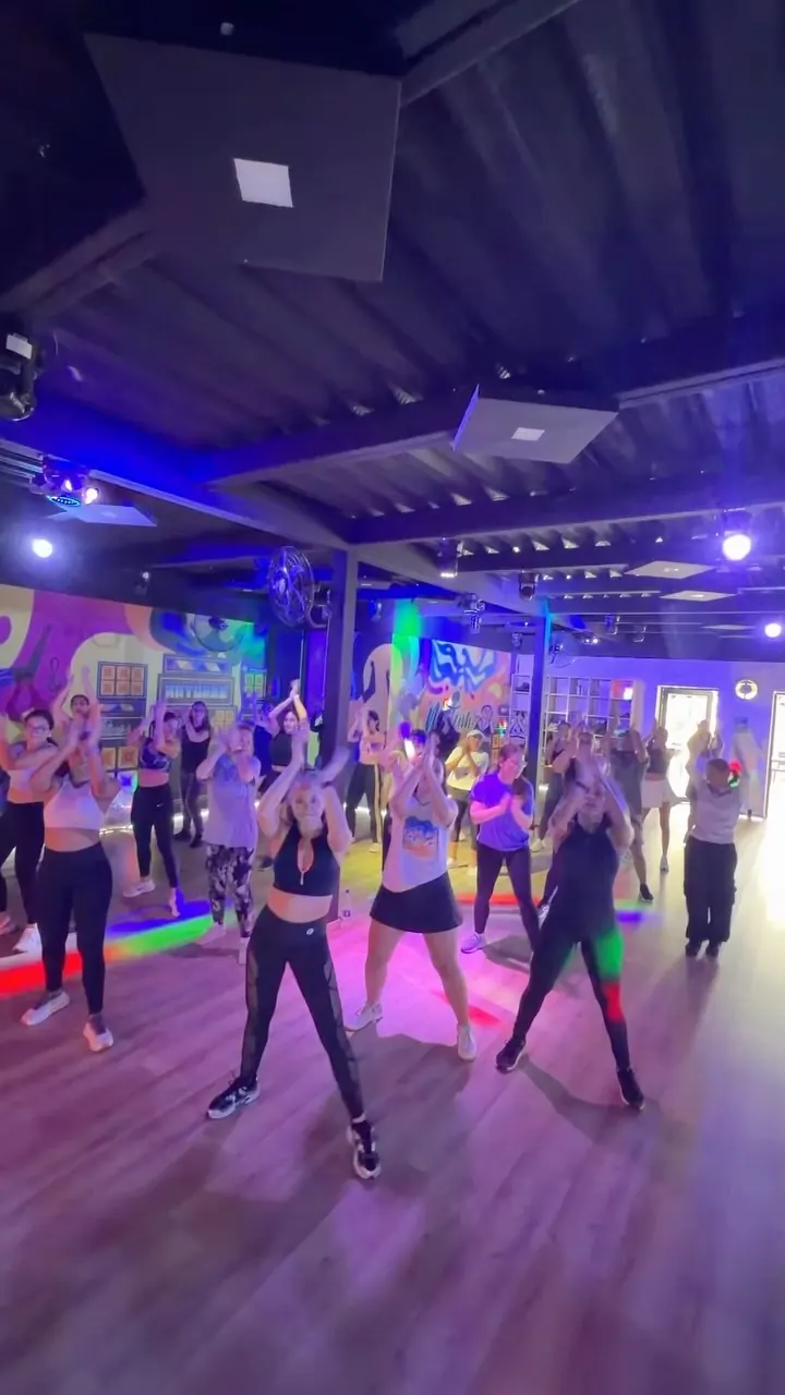 Clase grupal de rumba en Matumbé Fitness Dance Studio, Bogotá
